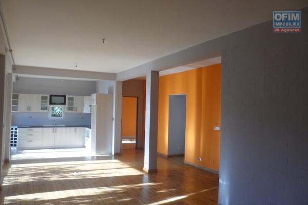 à vendre appartement T4 à isoraka