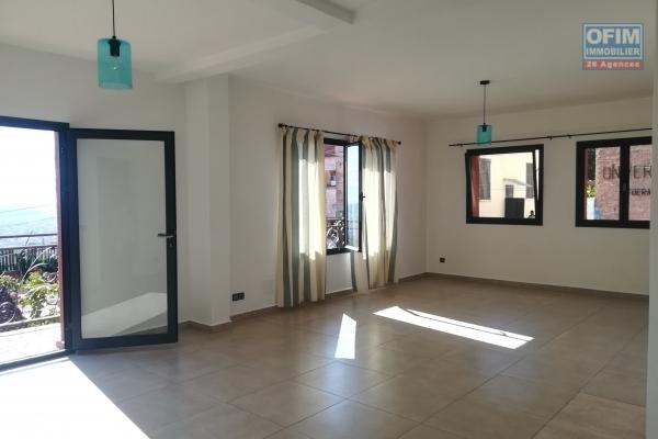 Un appartement T3 avec une magnifique vue à Ambatovinaky