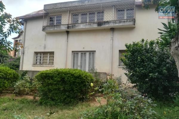 Une maison F5 à étage avec vue sur le lac à Ambohitosa Mahazoarivo