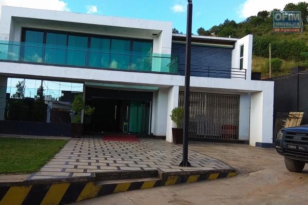 une villa F6 d'architecture moderne à Masinandriana Ambatobe