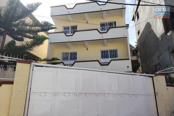 Rare, en plein centre ville, une maison F5 à étage dans le quartier d'Ambaranjana- Antananarivo
