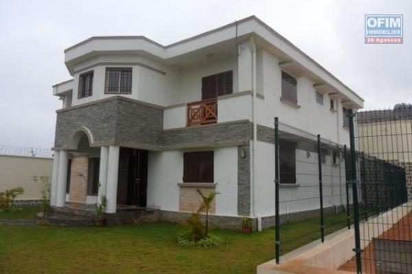 A louer très belle villa neuve F6 spacieuse à Ambolokandrina Antananarivo