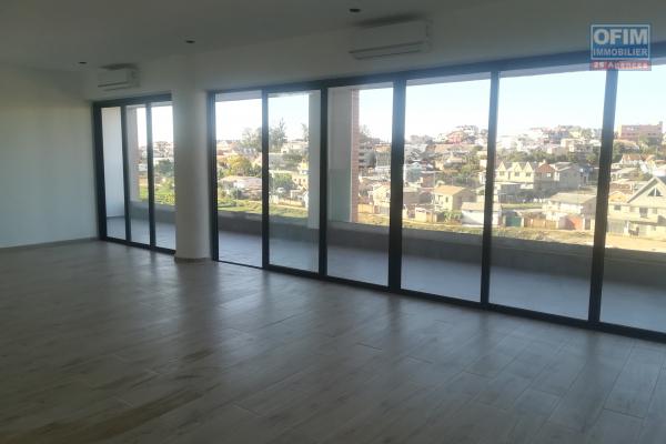 Un appartement T4 neuf avec piscine à Androhibe