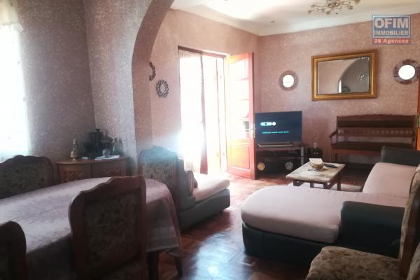 Une maison sur 3 niveaux F6 à Amboasarikely