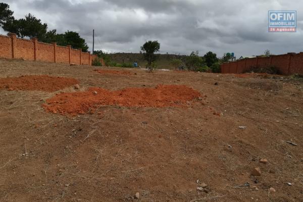Terrain de 2138 m2 plat, prêt à bâtir, en bord de la RN7 au PK 18 près d'Anjomakely- Antananarivo