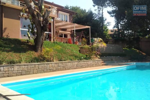 Une villa F5 avec piscine à Ambohitrarahaba