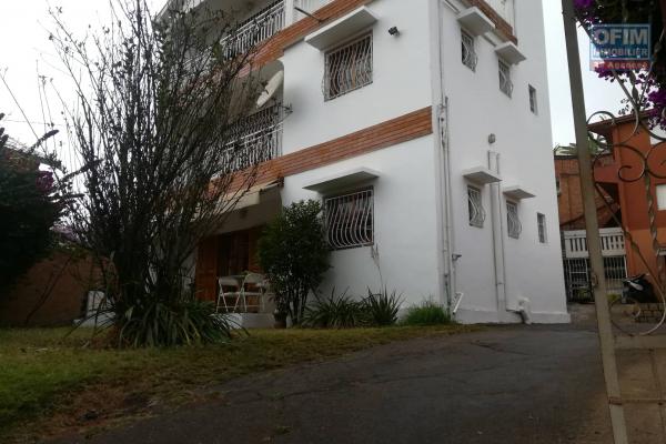 OFIM met en vente une villa F4 triplex près de la station SHELL à Ambohimangakely