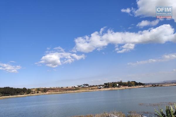 en exclusivité beau terrain de 620M2 pied dans l'eau dans un lotissement