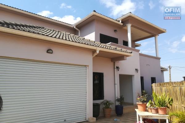 Une villa F5 dans une propriété à Talatamaty