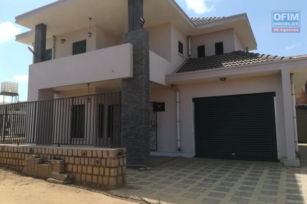 Une villa F meublé neuve à Talatamaty