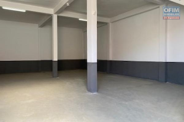 Un entrepôt neuf de 300m2 sécurisé à Anosizato