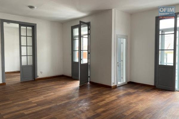 Un grand appartement T4 au 3ème étage à Tsaralalana