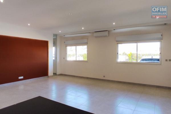 LocatLocation  de 02 appartements T3 neuf dans une résidence sécurisée proche du commerces, à 5 mn à pieds du lycée Français à Ambatobe