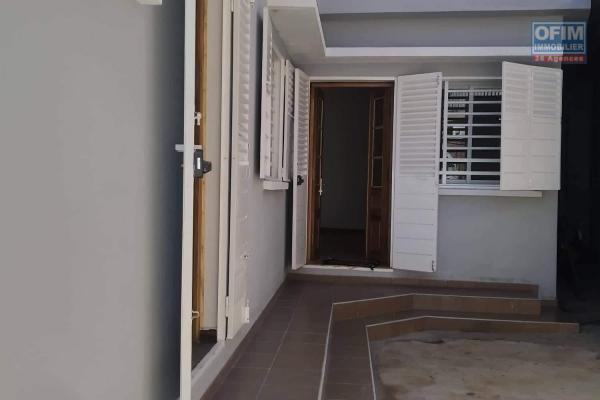 OFIM immobilier loue une petite villa basse F3 sur Soavinandriana.LOUE