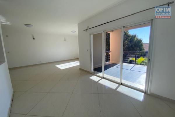 Un grand appartement T4 dans une résidence sécurisée sur By pass