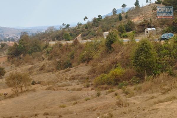 Terrain au bord de la RN1 d'une superficie de 5 756 M2 à Imeritsiatosika- Antananarivo