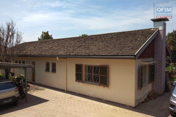 Une villa F5 avec jardin dans une résidence sécurisée à Soavina