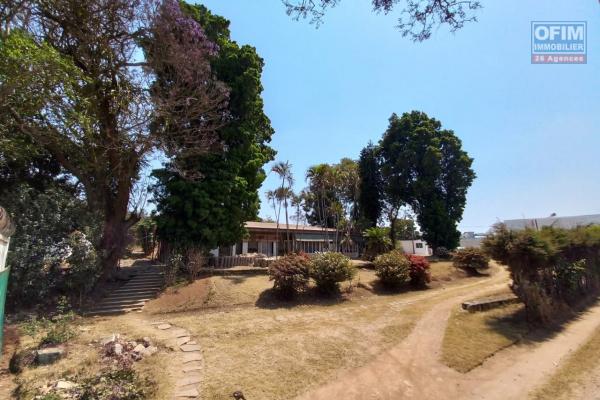 Rare, un grand terrain de 3600 m2 en bord du lac à Andranotapahina- Antananarivo