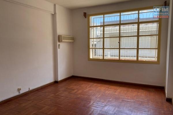 Un bureau de 4 pièces à Tsaralalana