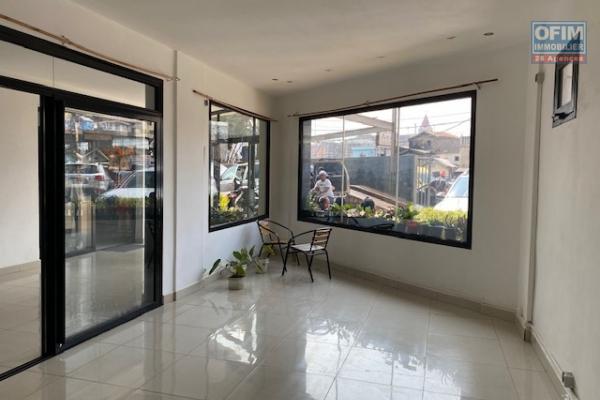 Un local commercial de 35m2 à Ambodivona