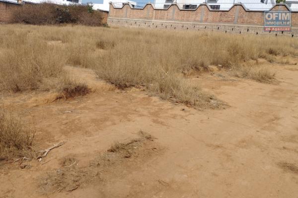 Terrain plat , prêt à bâtir de 400 m2 à Beravina Ilafy- Antananarivo