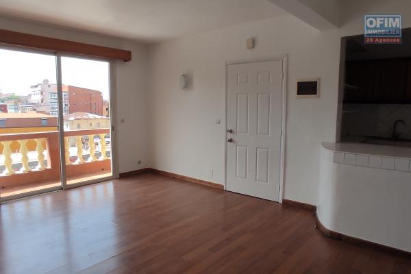 Location d'appartement T3 proche de toutes les commodités à Ankadivato