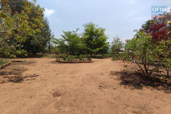 Terrain de 1HA 20 CA en bord de route en pavé à Fenoarivo Alakamisy-Antananarivo