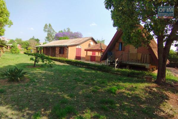 Une grande propriété de 1HA avec une coquette villa et un bungalow dessus à Sabotsy Namehana-Antananarivo