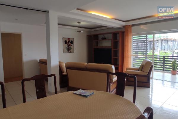 Appartement T4 meublé et équipé dans une résidence bien sécurisée avec piscine et une belle vue à Ivandry