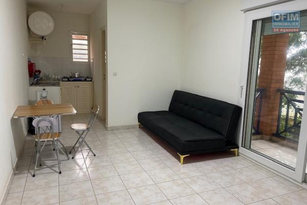 Un studio semi meublé dans une résidence sécurisée à Ambatobe