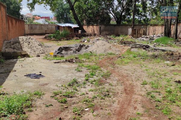 un beau terrain de 780m2 dans le quartier résidentiel d'Analamahitsy farango 5mn d'Ivandry