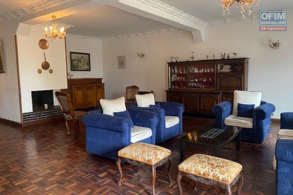 Un grand appartement T4 meublé et sécurisé à Antaninandro