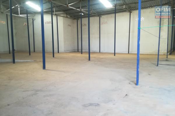 Des entrep&ocirc;ts de 650m2,850m2, 2 500m2 dans un quartier calme &agrave; Mandrosoa Ivato