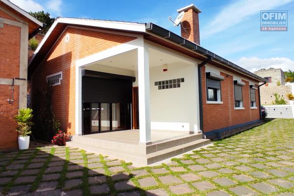 Vente d'une propriété  de 870m2 contenant une maison F4 et un appartement T2 indépendant dans un quartier calme à andoharanofotsy