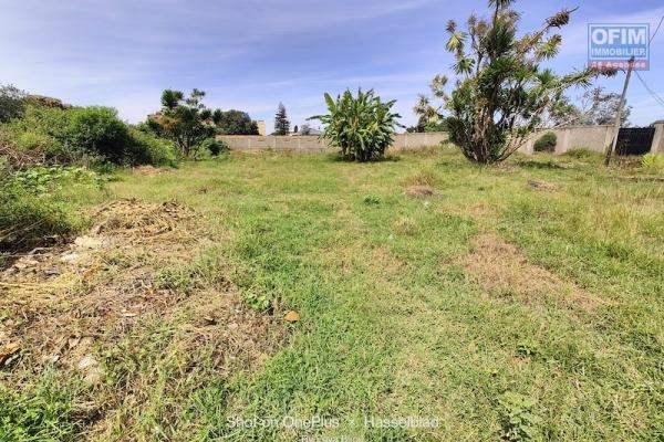 a vendre beau terrain de 1000M2 à Deux pas de shopU Talatamaty
