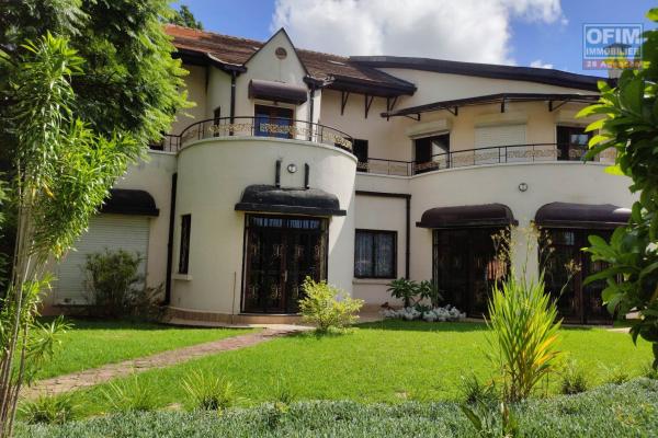 OFIM immobilier loue une charmante Villa à étage avec jardin dans un quartier calme sur Farango Analamahitsy.