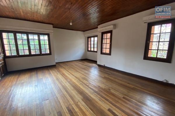 Un appartement T4 sécurisé à Ambatoroka
