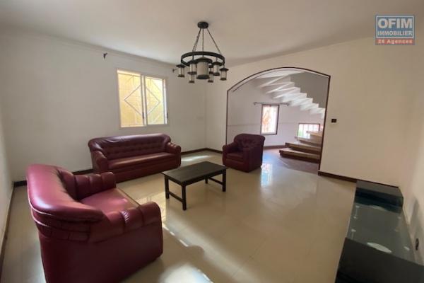 Un appartement T4 sécurisé à Mahazoarivo Fenomanana