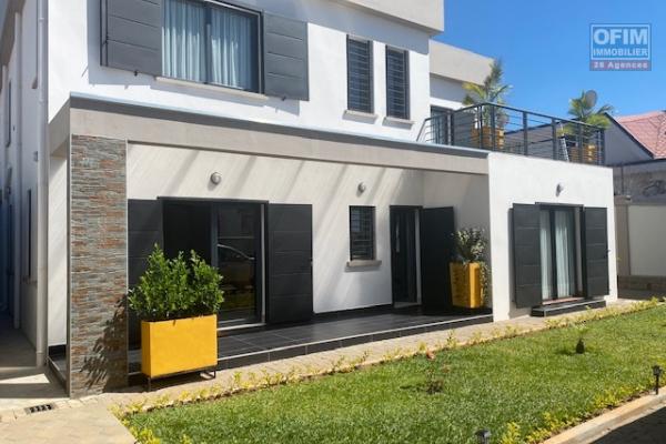 Une villa F5 semi-meublée à 300m du by pass à Ambohijanaka