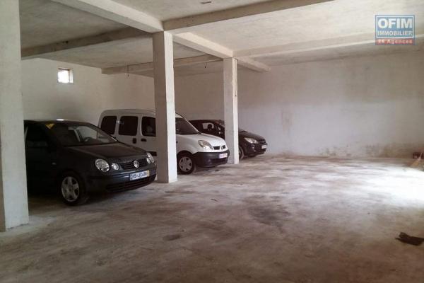 Un entrepôt et un bureau de 200m2 chacun à Ambohimanarina