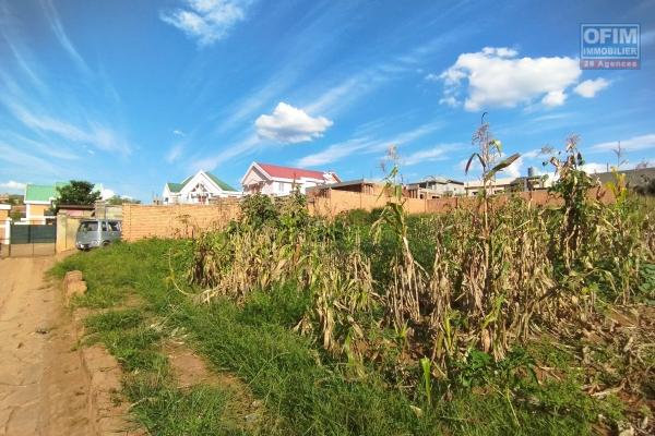 Terrain plat, prêt à bâtir en bord de route, 510 m2 à Manjaka Ilafy- Antananarivo