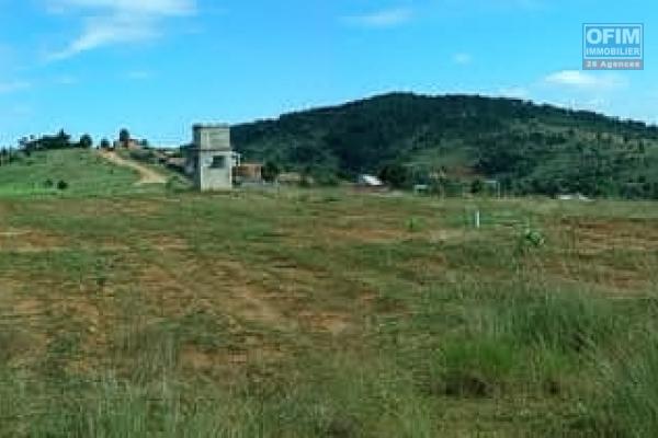 Terrain de 400 m2 dans un lotissement avec belle vue à Ambatomirahavavy- Antananarivo