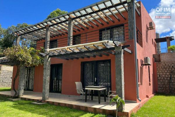 OFIM offre en location une villa F5 neuve bâtie sur un terrain de 690m2 dans une résidence sécurisée 24/24 à Ambatobe
