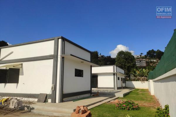 OFIM immobilier offre en l'ovation une villa F6 neuve avec piscine sur Ambatobe à 5min en voiture du Lycée Français.