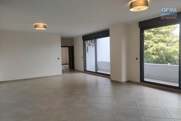 OFIM immobilier loue un appartement neuf T4 de 170m2 sur Ivandry qui est disponible de suite.