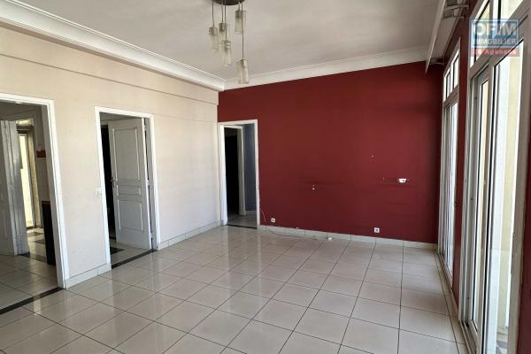 Un appartement T2 en plain centre ville à deux pas de l 'Ambassade de France à Antsahavola