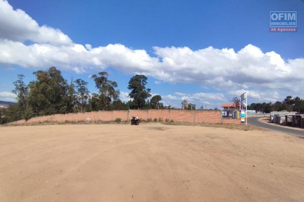 Terrain de 5116 m2 en bord de route principale goudronnée à Ambohimalaza- Antananarivo