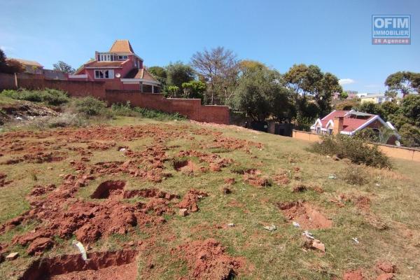 Beau terrain de 1473 m2, prêt à bâtir, JIIRAMA  sur place à Talatamaty- Antananarivo