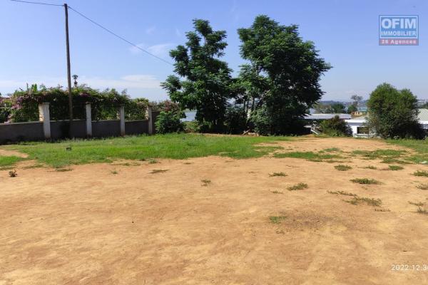 Beau terrain de 1 600 M2 avec vue sur le lac d'Ivato à Ambatolampy Tsimahafotsy- Antananarivo