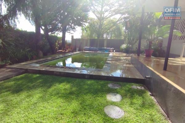 Villa avec piscine F5 dans un quartier résidentiel à Andohan'i Mandroseza- Antananarivo